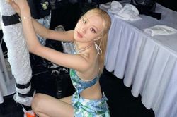 Mỹ nhân Hàn gợi cảm với váy áo xẻ lưng