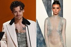 Lộ video Harry Styles hôn người mẫu nóng bỏng tại Nhật