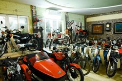 Chiêm ngưỡng bộ sưu tập xe cổ tiền tỷ của chàng trai 9X tại Hà Thành