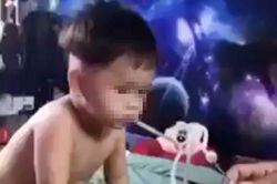 Mẹ đẻ và cha dượng nghi cho bé trai hút ma túy khai gì?