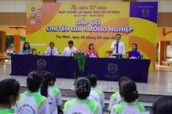 Chuyên gia tư vấn hướng nghiệp cho 2.500 học sinh Tây Ninh