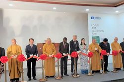 Thưởng lãm vẻ đẹp thuần khiết qua 75 bức tranh sen