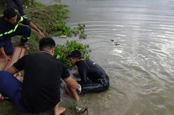 Trời nắng nóng ra ao tắm, hai cháu nhỏ tử vong thương tâm