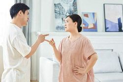 Chồng đẹp trai, kiếm nhiều tiền nhưng vợ lại luôn thần tượng anh hàng xóm vì một điều bất ngờ, khiến chồng muốn 'phát điên'