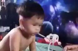 Cha sốc khi thấy con trai 3 tuổi sử dụng ma túy