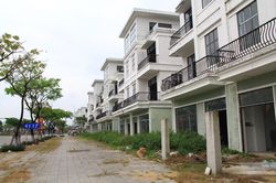 Hàng loạt dãy shophouse ở Đà Nẵng bỏ hoang, xuống cấp, nhếch nhác