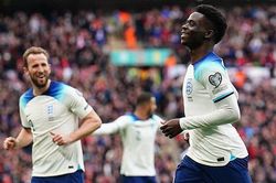 Sao Arsenal nổi 'như cồn', được cộng đồng mạng khen 'hay nhất thế giới'