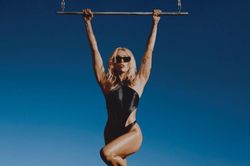 Album 'Endless Summer Vacation': Một Miley Cyrus trưởng thành