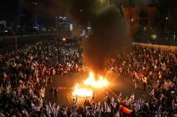 Tổng thống Israel kêu gọi chính phủ dừng kế hoạch đại tu tư pháp