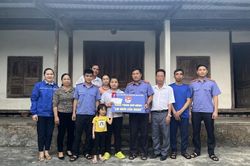 VKSND TP Hà Tĩnh thực hiện chương trình 'Em nuôi của đoàn'