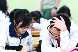 Cả gia đình phập phồng theo nhịp ôn thi vào lớp 10 của con
