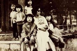 Chuyện kể về mẹ của chúng tôi...