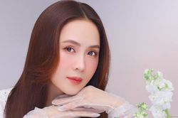 Không cần hở hang, Hồng Diễm tuổi 40 'gây mê' trong loạt ảnh mới