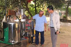 Nông dân sáng chế máy tinh lọc mật ong