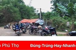 Người dân lập chốt chặn xe chở rác ở xã Chí Đám