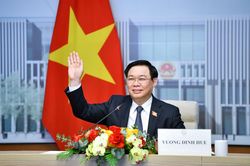 Chủ tịch Quốc hội hội đàm với Ủy viên trưởng Nhân đại toàn quốc Trung Quốc