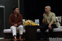 Nhà nghiên cứu Huỳnh Ngọc Trảng trò chuyện với sinh viên về văn hóa Nam Bộ