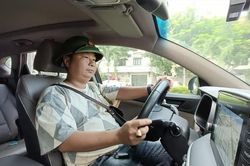 Lái xe hộ 'ma men'