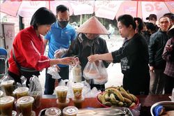 Những suất cơm trưa ấm áp tình người