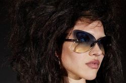 'Mặt trời' của Vivienne Westwood tri ân sự quyến rũ của Hollywood cổ điển