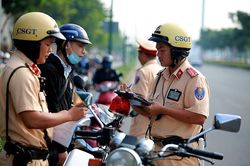 Chậm nộp tiền phạt vi phạm hành chính sẽ bị tính thêm 0,05%/ngày