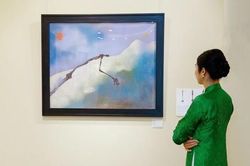 Triển lãm 'Tay níu thời gian' tưởng nhớ cố họa sĩ Bửu Chỉ