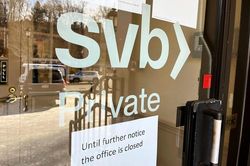 Vụ SVB phá sản: Fed 'chỉ điểm' người chịu trách nhiệm, Nhà Trắng sắp làm điều này với các ngân hàng tầm trung