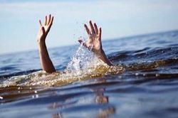Phát hiện thi thể bé trai dưới hồ sau nhiều giờ đi lạc khỏi trường