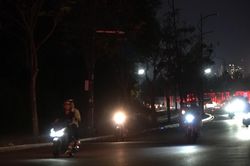 Khu đô thị Thủ Thiêm 'tối thui', người dân lo tai nạn
