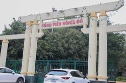 Hà Nội: Công viên Nghĩa Đô xuống cấp, vỉa hè bị chiếm dụng