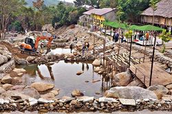 'Băm nát' cả con suối, công trình du lịch sinh thái ở Đà Nẵng bị tháo dỡ