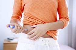 Chỉ số đường huyết tăng vọt có cần tiêm insulin?