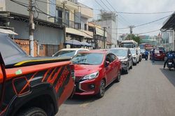 Tp.HCM: Đăng kiểm vẫn quá tải, tài xế không biết chờ đến khi nào