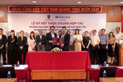 Shinhan Việt Nam hỗ trợ học phí lãi suất 0% cho sinh viên Trường đại học Ngân hàng TP.HCM