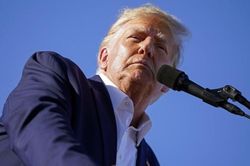 Ông Trump 'sốc' trước bản cáo trạng buộc tội hình sự