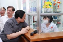 Thủ tướng Phạm Minh Chính thăm cơ sở y tế và trẻ mồ côi tại Khánh Hòa
