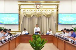 Bí thư Thành ủy TPHCM Nguyễn Văn Nên: 'Chúng ta điều trị đúng phác đồ chưa?