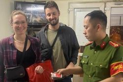 Nhặt được chiếc ví của cô gái Thụy Sỹ, người dân liền làm điều đáng khen ngợi