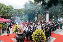 Tây Thiên - miền đất của Phật, Mẫu