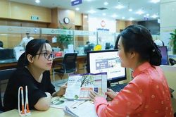 NHNN nhận được nhiều đơn thư phản ánh ép mua bảo hiểm khi vay vốn