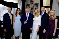 Gia đình ông Donald Trump phản ứng thế nào về vụ truy tố