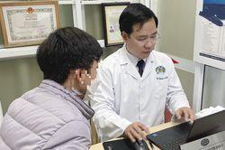 Mắc sùi mào gà sau khi gặp bạn gái quen qua mạng