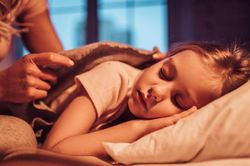 Làm thế nào để giúp con nhỏ ngủ một mình?