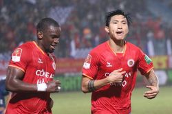 Văn Hậu ghi bàn giúp CAHN ngược dòng, HLV Foiani tạm an toàn trước tin đồn bị thầy Park thay thế
