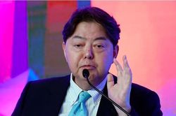 Thăm Trung Quốc, Ngoại trưởng Nhật phản đối việc bắt công dân