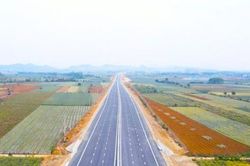 Tháo gỡ các khó khăn, vướng mắc trong việc cung cấp đất đắp phục vụ dự án cao tốc Bắc - Nam