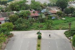 Dang dở công trình giao thông nghìn tỷ: Đường 8 làn xe chỉ để… đá cầu!