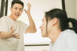 Chỉ 1 câu nói của chồng phá nát không khí bữa cơm sum họp gia đình