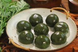 Loại rau quen thuộc làm bánh màu xanh ngọc bích dâng cúng Tết Thanh minh đẹp mắt