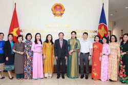 Chủ tịch Hội LHPNVN Hà Thị Nga: 'Mỗi nữ Việt kiều tại Lào là một sứ giả về văn hóa, con người Việt Nam'